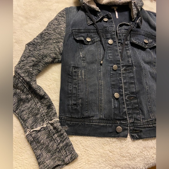Free People distressed denim jean jacket with knit sleeves XS - Picture 4 of 10